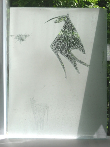 verliebte Kühe im Nebel II 2008, Glas, Kratztechnik, 35x28 cm